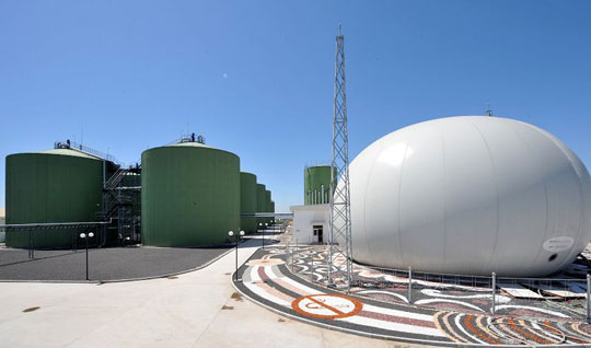 Hạn chế ô nhiễm do chăn nuôi bằng hầm biogas