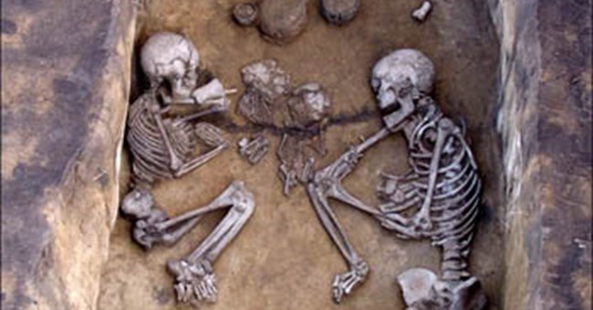 Những ngôi mộ đôi bí ẩn ở Siberia