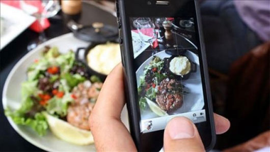 Nghiện chụp ảnh món ăn: Tốt hay xấu?