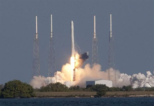 SpaceX phóng vệ tinh thương mại thứ hai