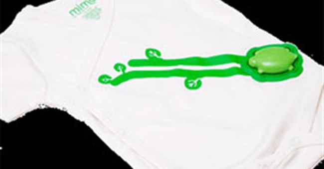 Dùng điện thoại theo dõi sức khỏe trẻ sơ sinh