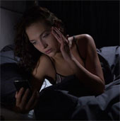 Phát hiện thêm tác hại khi sử dụng điện thoại ban đêm