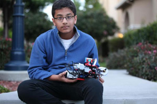 Học sinh 12 tuổi chế tạo máy in chữ nổi từ Lego