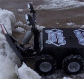 Dọn tuyết với robot điều khiển từ xa