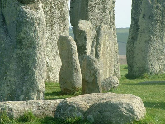 Tìm ra nguồn gốc của những khối đá xanh ở Stonehenge?