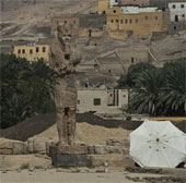 Ai Cập công bố hai tượng pharaoh khổng lồ
