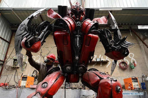 Chế tạo robot từ phế liệu