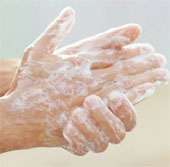 Xà phòng diệt khuẩn vô dụng vì chúng ta rửa tay quá vội