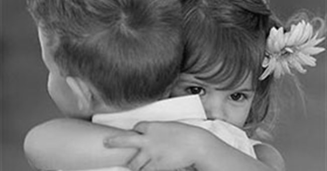 Những lý do chúng ta nên ôm nhiều hơn