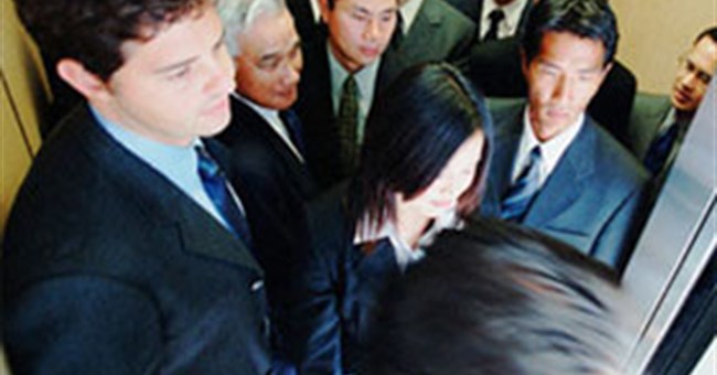 Vì sao vào thang máy lại ngó lên trần?