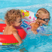 Đi bơi mùa hè dễ mắc bệnh truyền nhiễm