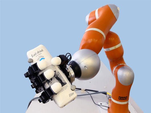 Tay robot có khả năng bắt vật thể bay với tốc độ cao