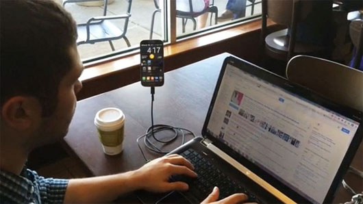 Dây sạc giúp smartphone của bạn trông như đang bay
