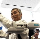 Panasonic ra mắt khung robot có thể trợ lực cho con người