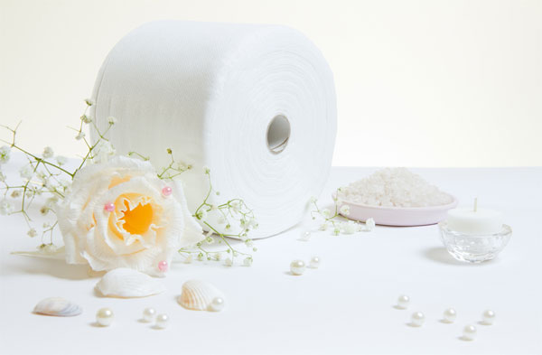 Vì sao giấy vệ sinh luôn có màu trắng?