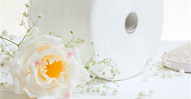 Vì sao giấy vệ sinh luôn có màu trắng?