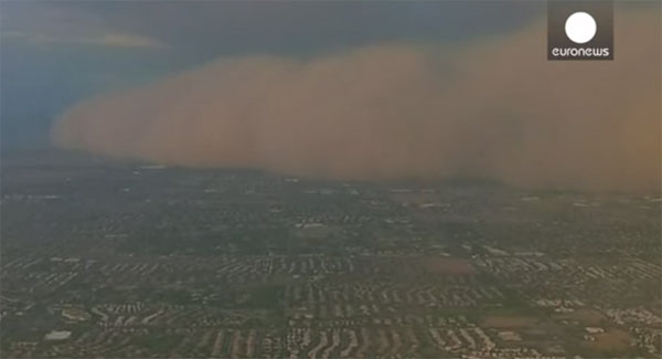 Video: Bão bụi lớn tấn công nước Mỹ