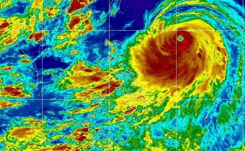 Siêu bão đầu tiên của năm 2014: Siêu bão Neoguri lồng lộn trên biển