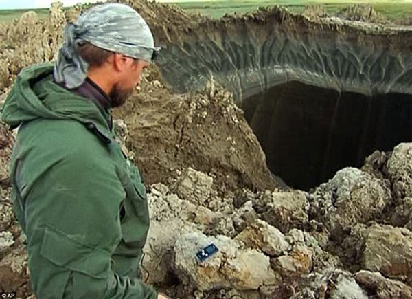 Lý giải nguyên nhân hình thành miệng hố khổng lồ bí ẩn ở Siberia