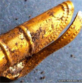 Đi thực tế đào được trang sức vàng 4300 năm tuổi