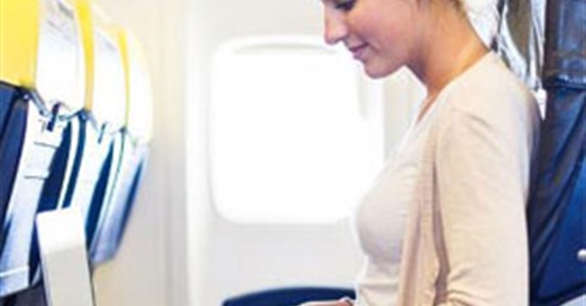 Những điều cần biết về việc sử dụng thiết bị điện tử trên máy bay