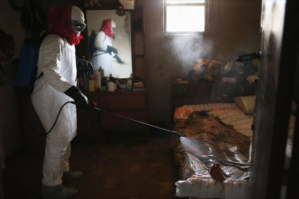 Chùm ảnh minh chứng sự khó khăn trong việc kiểm soát virus Ebola
