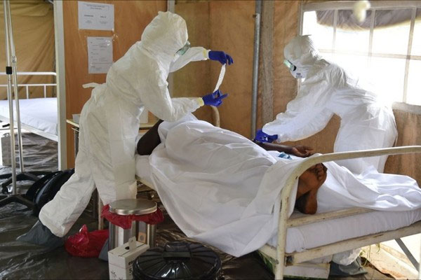 Chùm ảnh minh chứng sự khó khăn trong việc kiểm soát virus Ebola