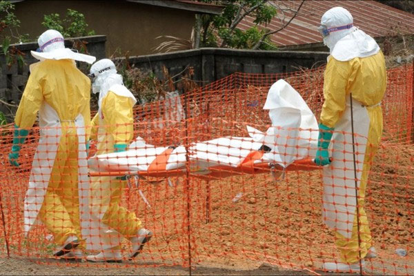 Chùm ảnh minh chứng sự khó khăn trong việc kiểm soát virus Ebola