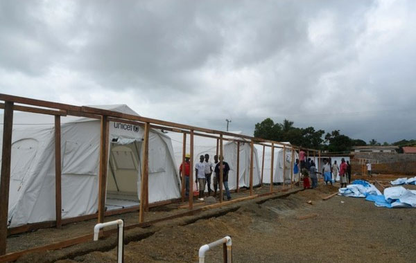 Chùm ảnh minh chứng sự khó khăn trong việc kiểm soát virus Ebola