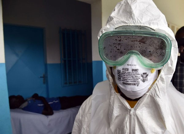 Chùm ảnh minh chứng sự khó khăn trong việc kiểm soát virus Ebola