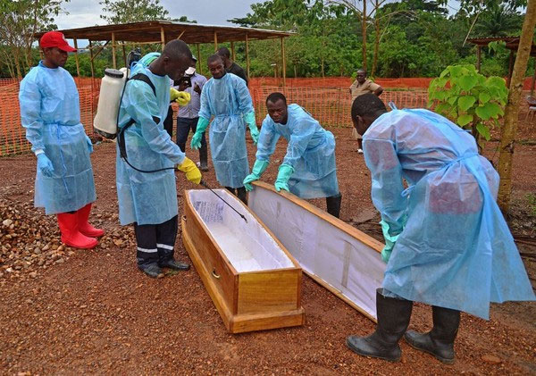 Chùm ảnh minh chứng sự khó khăn trong việc kiểm soát virus Ebola