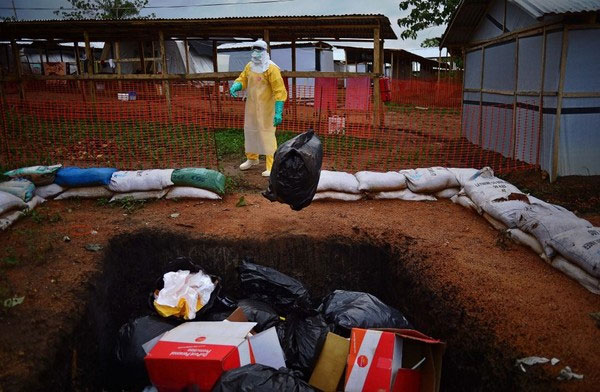 Chùm ảnh minh chứng sự khó khăn trong việc kiểm soát virus Ebola