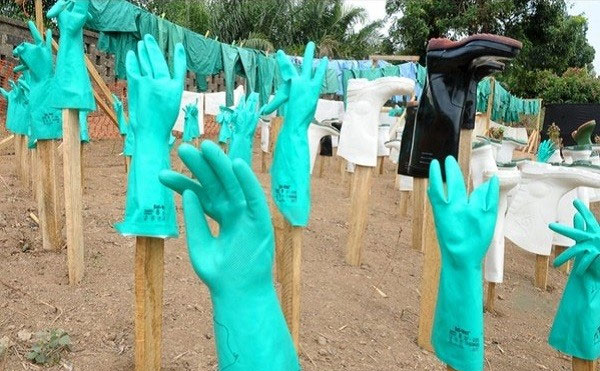 Chùm ảnh minh chứng sự khó khăn trong việc kiểm soát virus Ebola