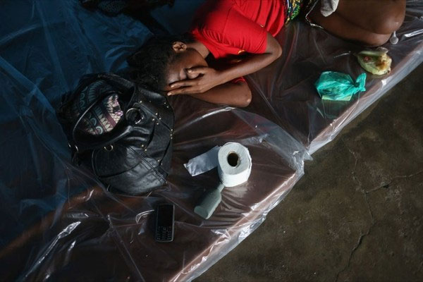 Chùm ảnh minh chứng sự khó khăn trong việc kiểm soát virus Ebola