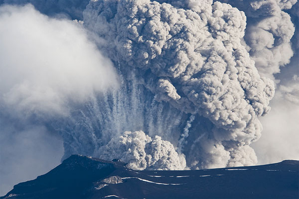 Điều gì xảy ra khi núi lửa phun trào dưới một dòng sông băng  KhoaHoctv
