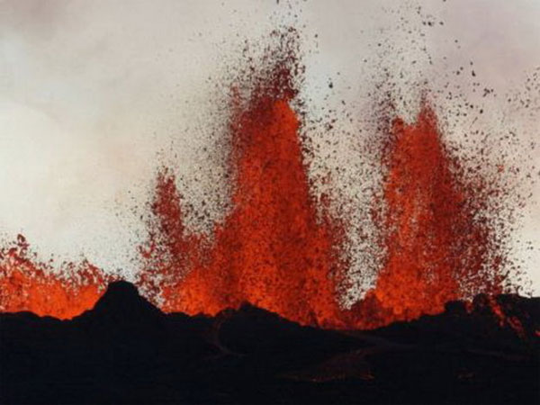 Núi lửa thuộc hệ thống núi lửa Bardarbunga ở Iceland phun dung nham Núi lửa Iceland phun trào, hàng không châu Âu cảnh giác