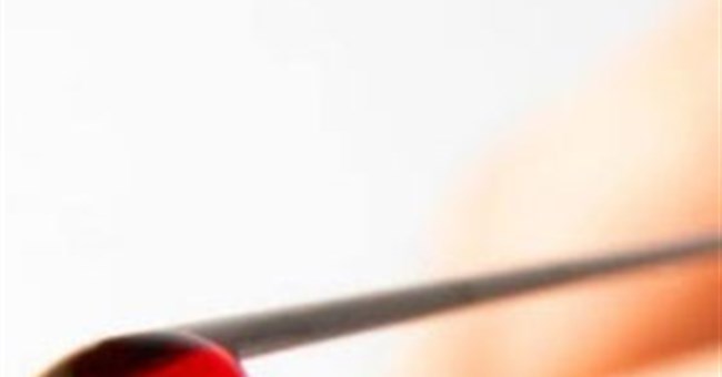 Cách xử trí khi bị đâm bởi vật nhọn nghi dính máu HIV