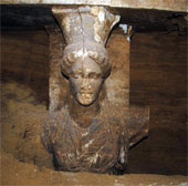 Phát hiện hai bức tượng phụ nữ ở khu lăng mộ Amphipolis