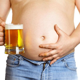 Vì sao uống nhiều bia khiến bạn béo lên?