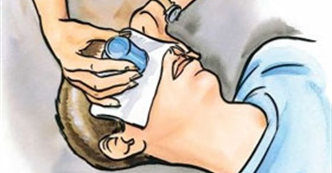 Cách xử trí và phòng ngừa chấn thương mắt ở trẻ