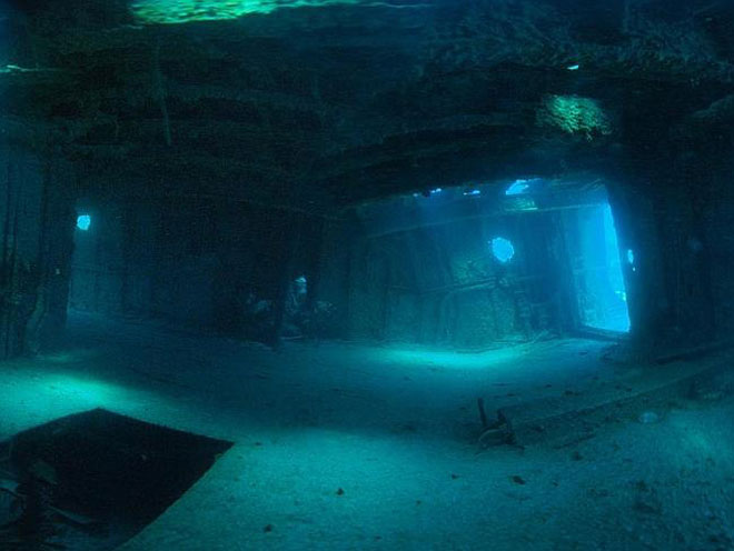 Chiêm ngưỡng nghĩa địa tàu đắm ở tam giác quỷ Bermuda