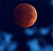 Chùm ảnh trăng máu tuyệt đẹp trên khắp thế giới 