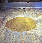Khai quật bức tranh khảm trong hầm mộ Hy Lạp