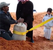 Video: Mẹo thoát khỏi hố cát khi bị sa lầy của người Trung Đông