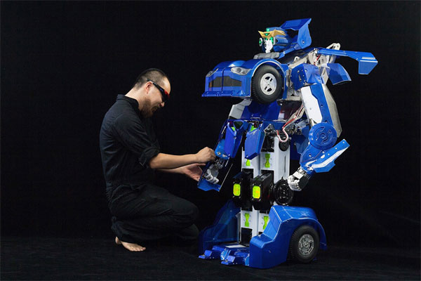 Nhật sản xuất robot biến hình như Transformer