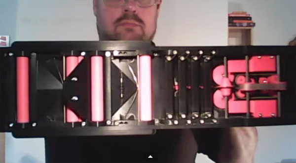 Video: Thú vị khẩu súng tự động gấp và phóng máy bay giấy