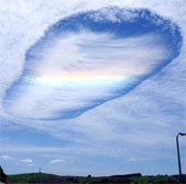 Lỗ mây kỳ ảo trên bầu trời Australia