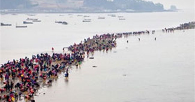 Giải mã bí ẩn "biển tách làm đôi" ở Hàn Quốc