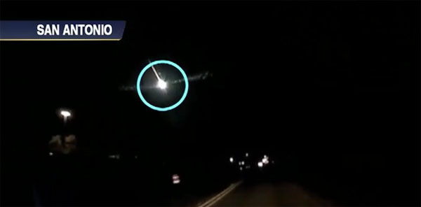 Quả cầu lửa xuất hiện trên bầu trời ở Texas. Video: Cầu lửa xuất hiện trên bầu trời Mỹ