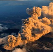 Video: Núi lửa lớn nhất Nhật Bản "thức giấc"